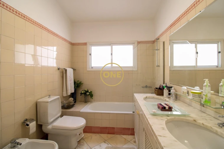 Moradia T4 para Venda em Caniço Foto 24