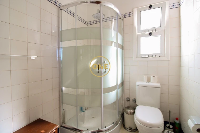 Moradia T4 para Venda em Caniço Foto 36