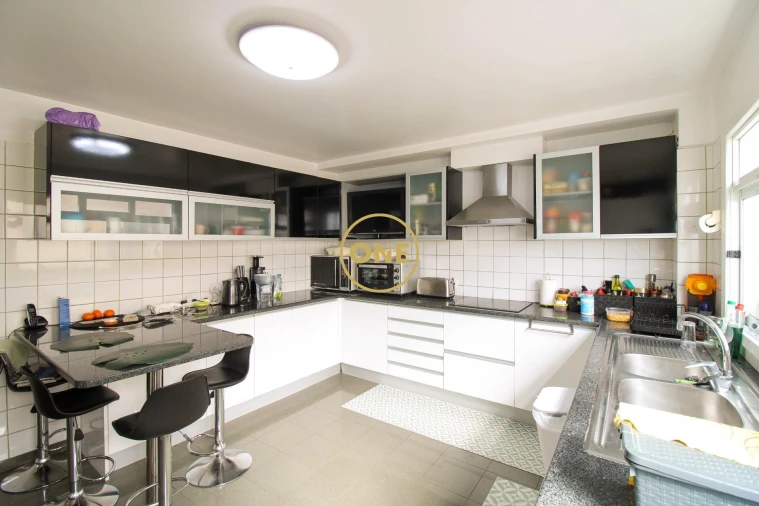 Moradia T4 para Venda em Caniço Foto 16