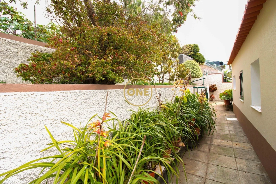 Moradia T4 para Venda em Caniço Foto 59