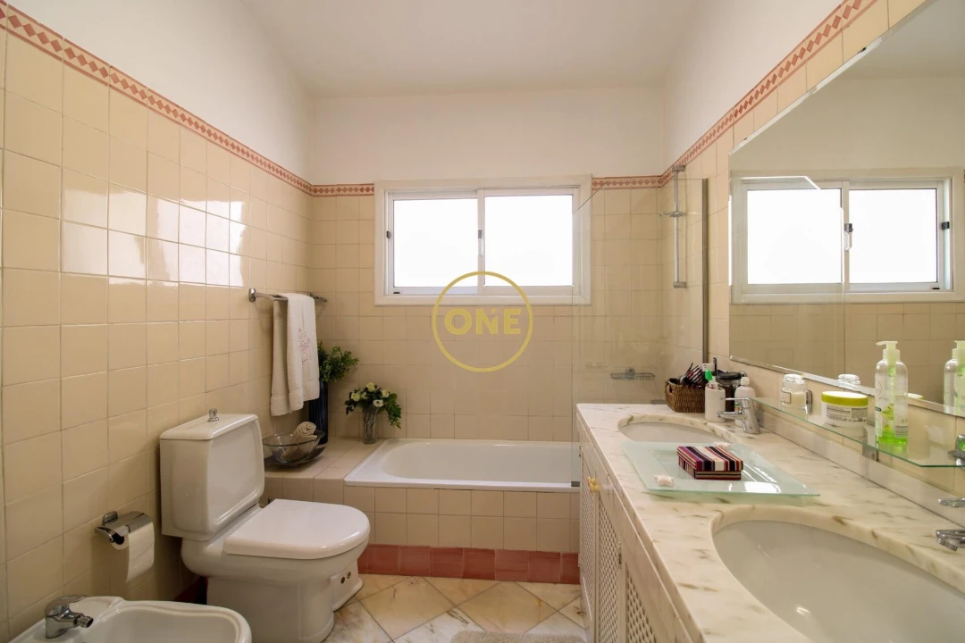 Moradia T4 para Venda em Caniço Foto 24