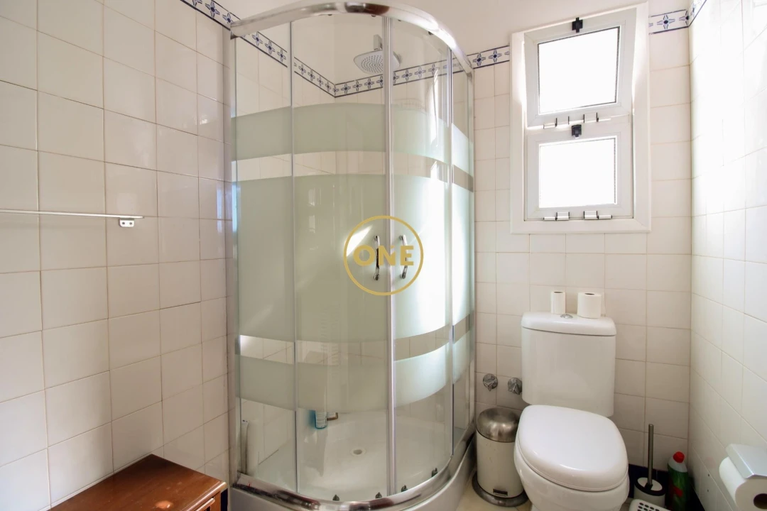 Moradia T4 para Venda em Caniço Foto 36