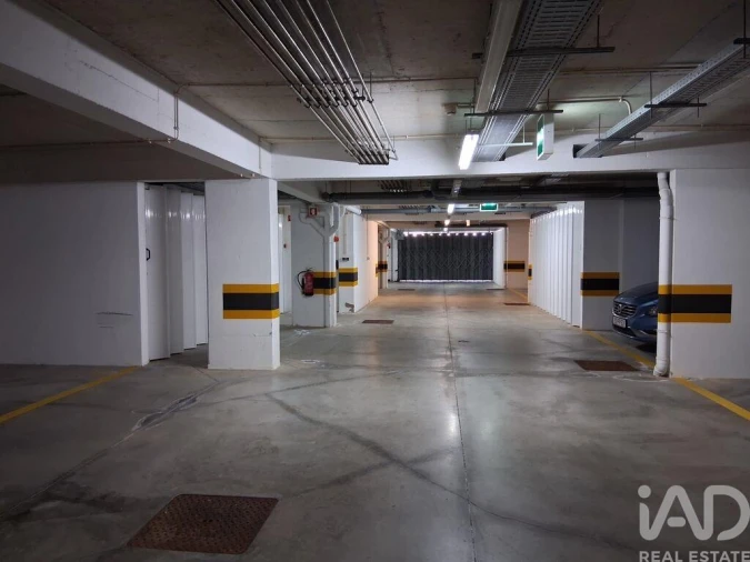 Garagem para Venda em Lagos (São Sebastião e Santa Maria) Foto 4