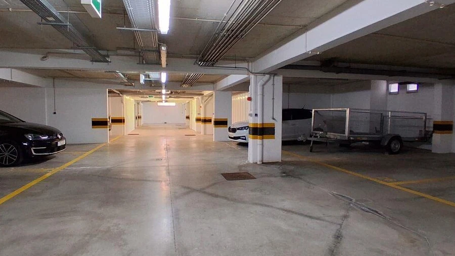 Garagem para Venda em Lagos (São Sebastião e Santa Maria)