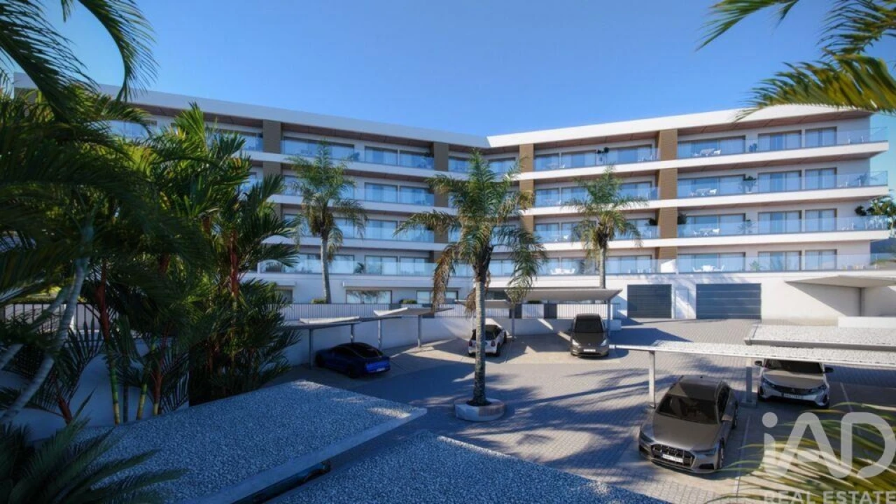 Apartamento T2 para Venda em Arco da Calheta Foto 3