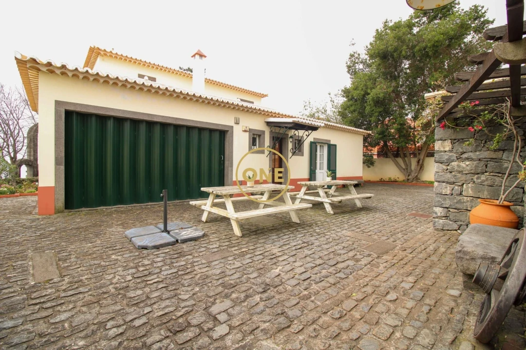 Moradia T5 para Venda em Canhas Foto 1