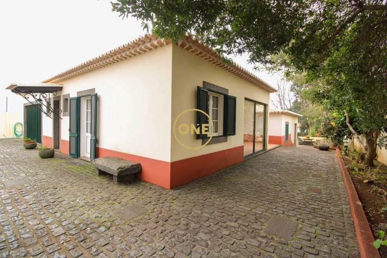 Moradia T5 para Venda em Canhas Foto 48