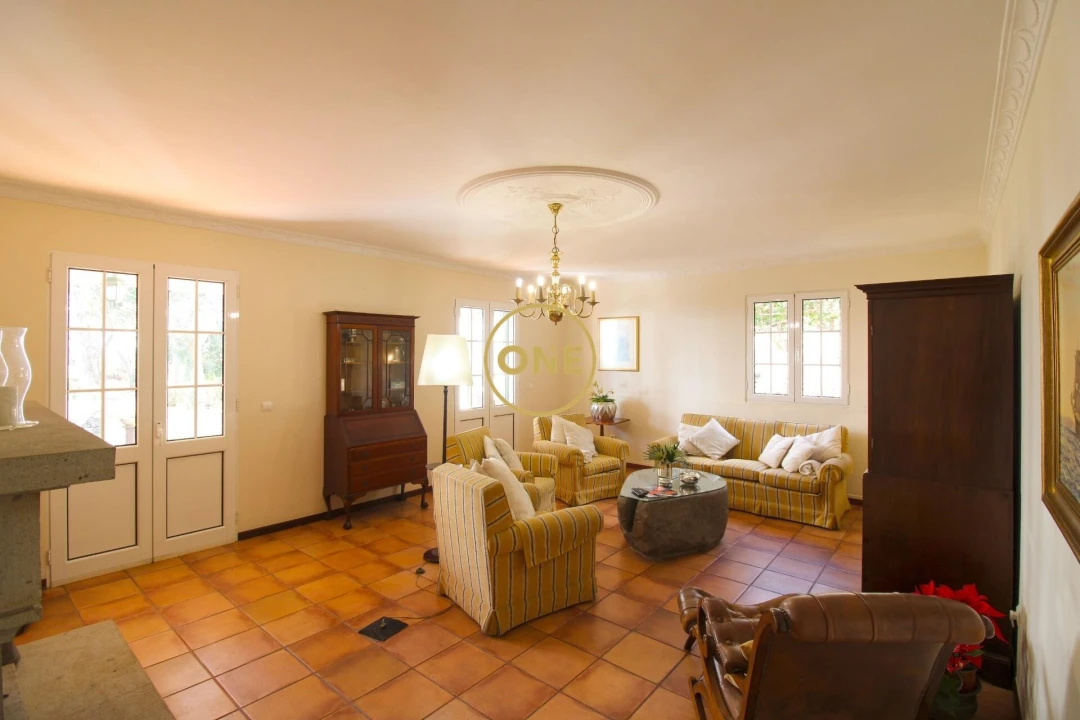 Moradia T5 para Venda em Canhas Foto 2