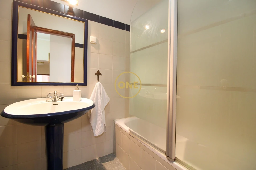 Moradia T5 para Venda em Canhas Foto 16