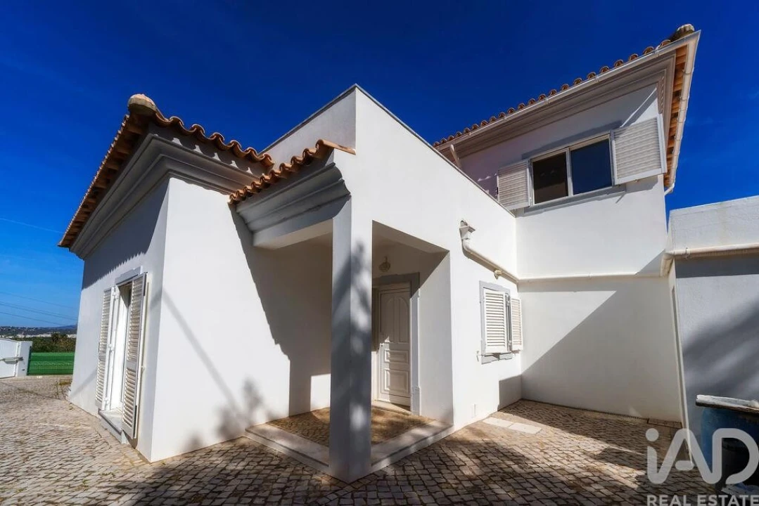 Moradia T3 para Venda em Santa Barbara de Nexe Foto 9