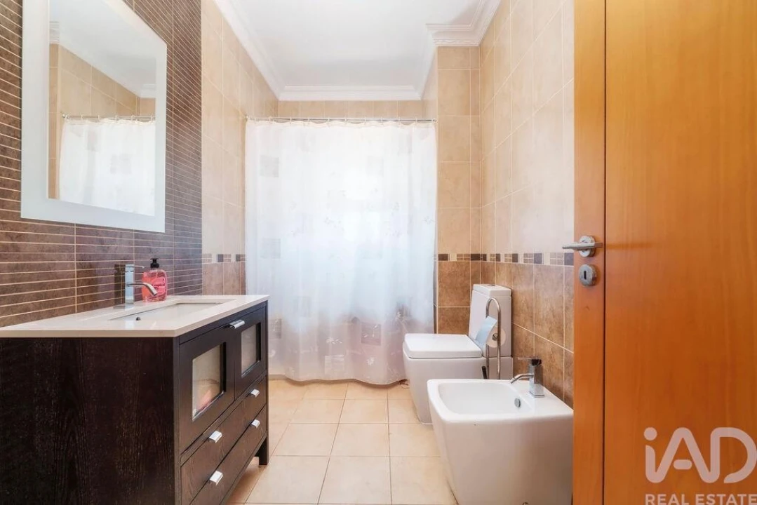 Moradia T3 para Venda em Santa Barbara de Nexe Foto 35