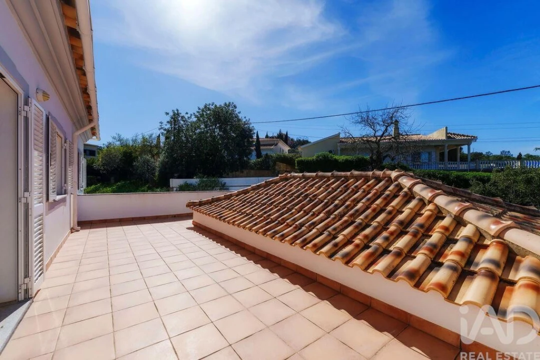 Moradia T3 para Venda em Santa Barbara de Nexe Foto 8