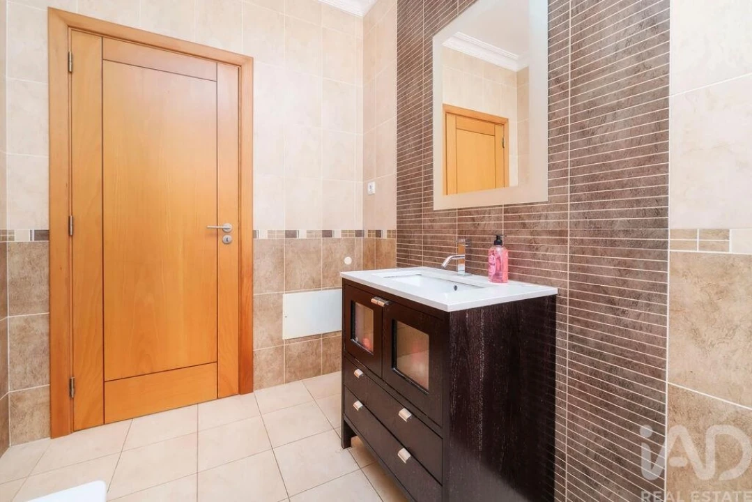 Moradia T3 para Venda em Santa Barbara de Nexe Foto 36