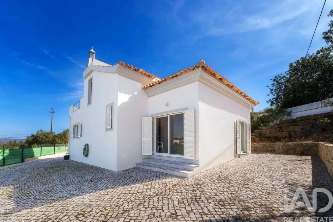 Moradia T3 para Venda em Santa Barbara de Nexe Foto 11