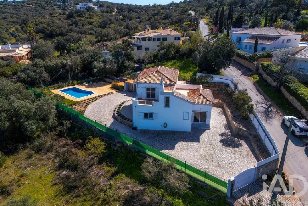 Moradia T3 para Venda em Santa Barbara de Nexe Foto 6