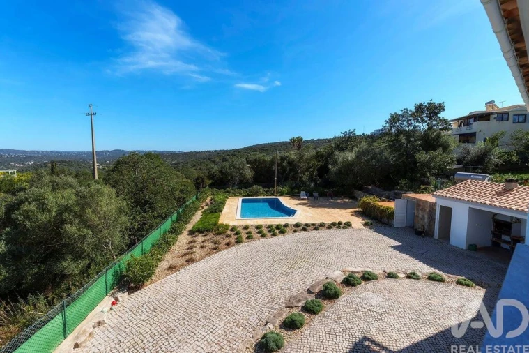 Moradia T3 para Venda em Santa Barbara de Nexe Foto 5