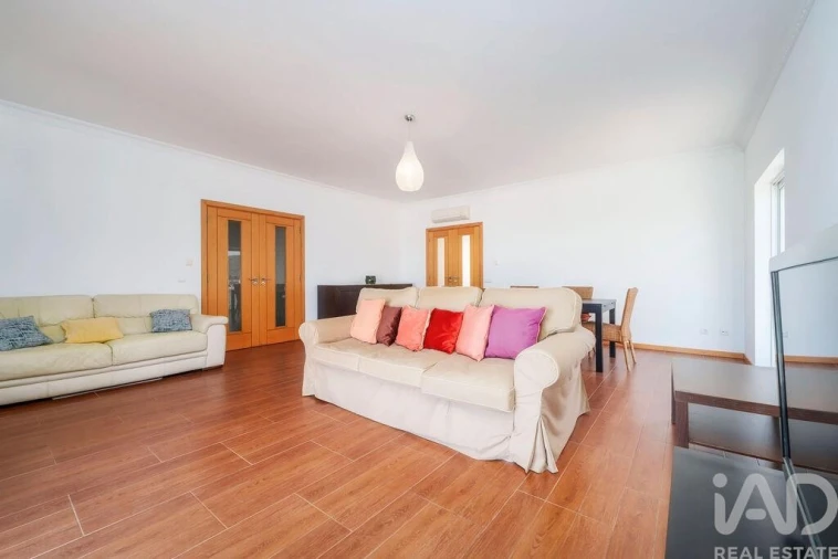 Moradia T3 para Venda em Santa Barbara de Nexe Foto 15