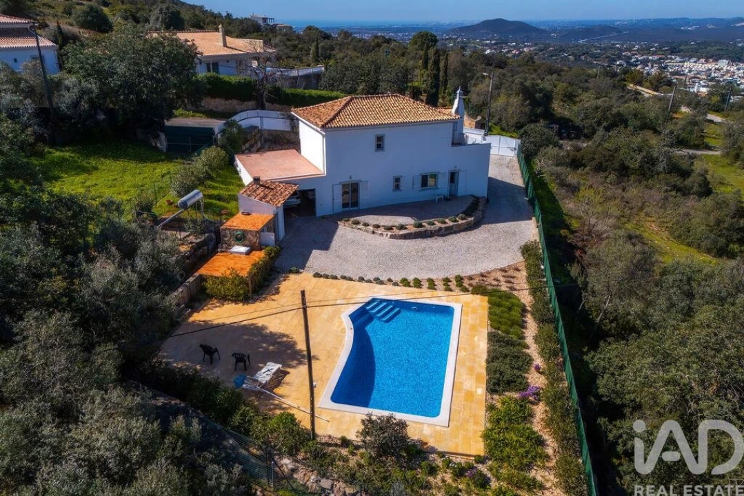 Moradia T3 para Venda em Santa Barbara de Nexe Foto 3