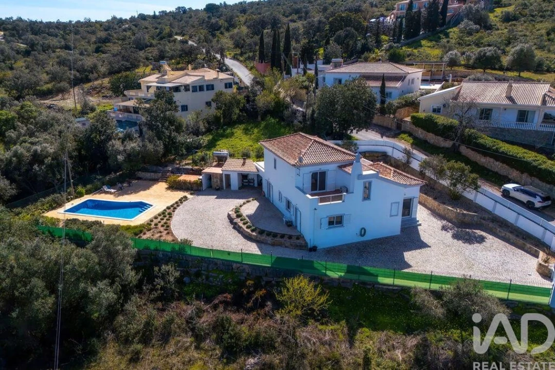 Moradia T3 para Venda em Santa Barbara de Nexe Foto 4