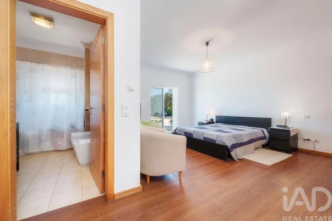 Moradia T3 para Venda em Santa Barbara de Nexe Foto 19