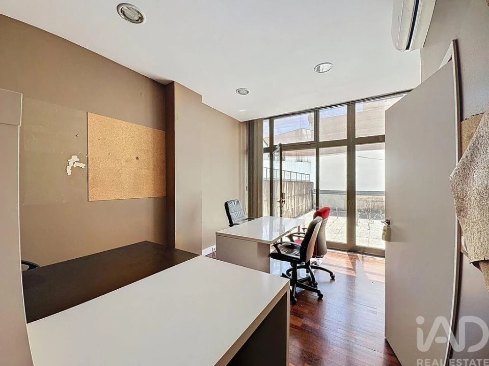 Loja para Venda em Lordelo do Ouro e Massarelos Foto 15