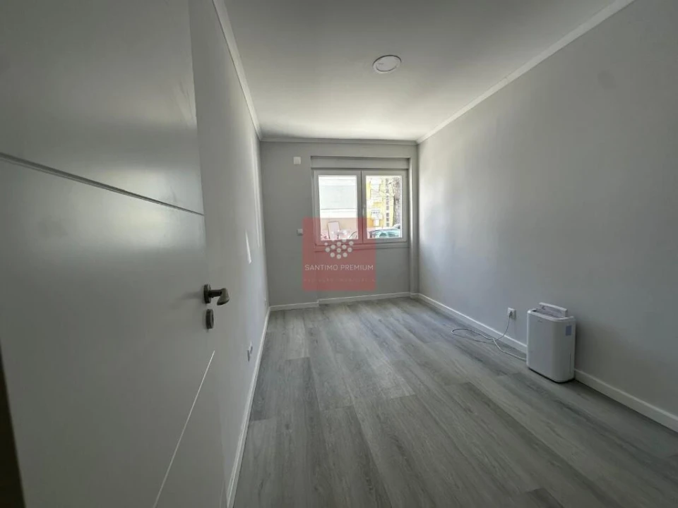 Apartamento T2 para Venda em Benfica Foto 5