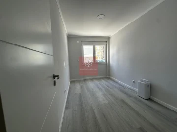 Apartamento T2 para Venda em Benfica