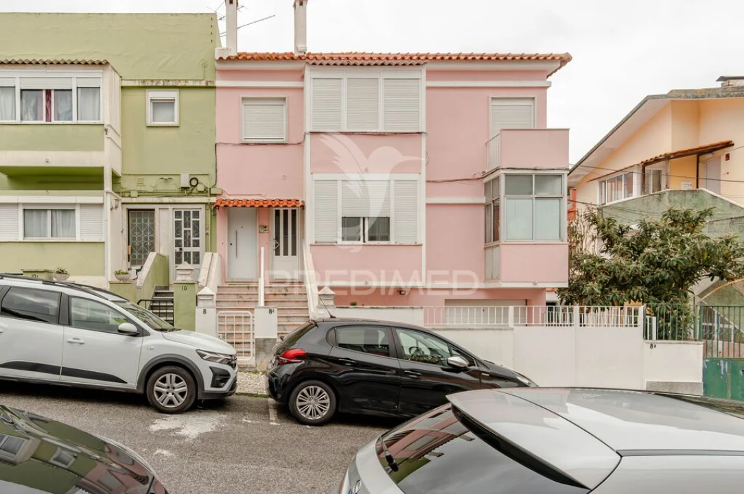 Moradia T4 para Venda em Mina de Água Foto 1