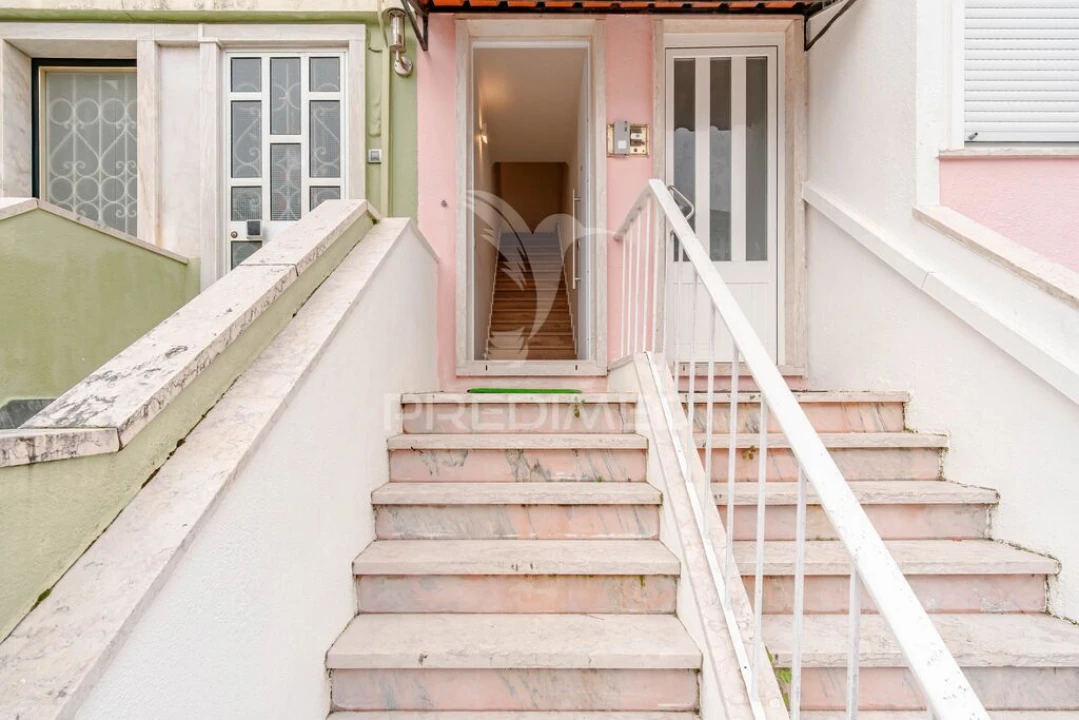 Moradia T4 para Venda em Mina de Água Foto 2