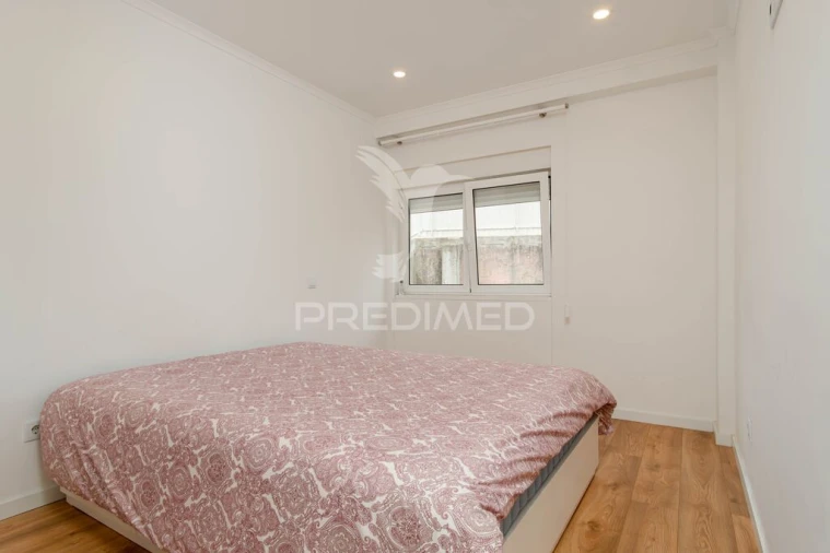 Moradia T4 para Venda em Mina de Água Foto 15