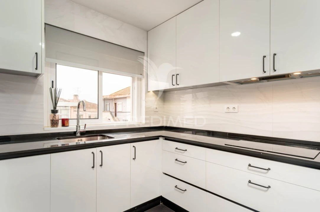 Moradia T4 para Venda em Mina de Água Foto 12