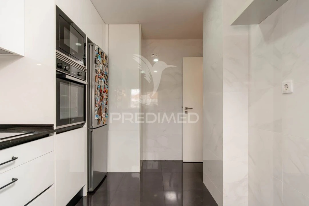 Moradia T4 para Venda em Mina de Água Foto 11