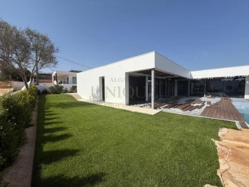 Moradia T3 para Venda em Mexilhoeira Grande