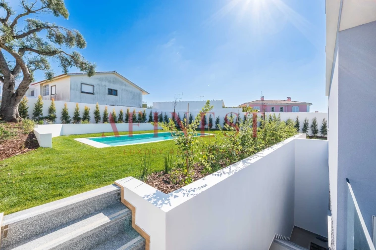 Moradia T4 para Venda em Alcabideche Foto 55