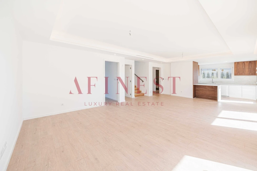 Moradia T4 para Venda em Alcabideche Foto 10