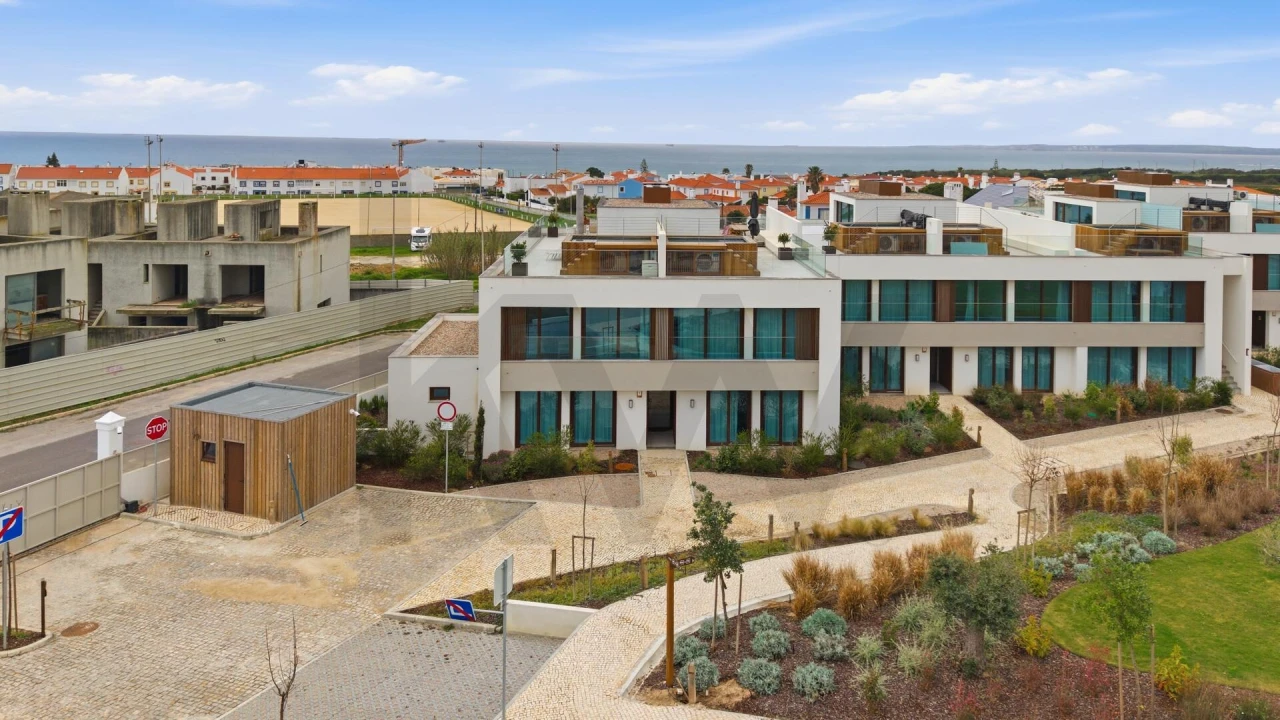 Apartamento T3 para Venda em Porto Covo Foto 40