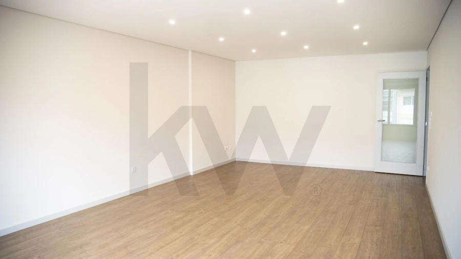 Apartamento T3 para Venda em Cedofeita, Santo Ildefonso, Sé, Miragaia, São Nicolau e Vitória Foto 3
