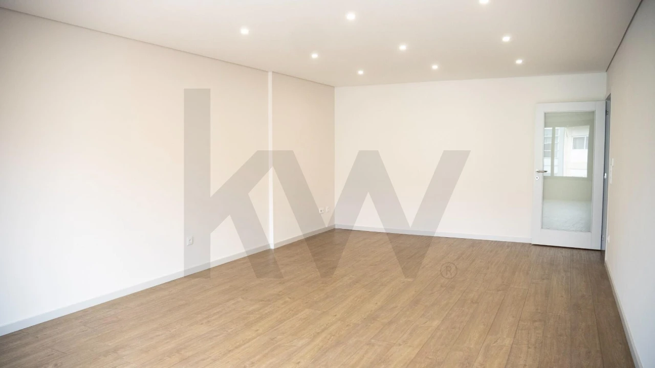 Apartamento T3 para Venda em Cedofeita, Santo Ildefonso, Sé, Miragaia, São Nicolau e Vitória Foto 3