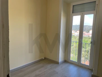 Apartamento T2 para Arrendamento em Campo de Ourique