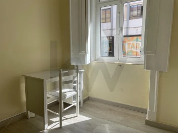 Apartamento T2 para Arrendamento em Campo de Ourique