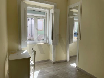 Apartamento T2 para Arrendamento em Campo de Ourique