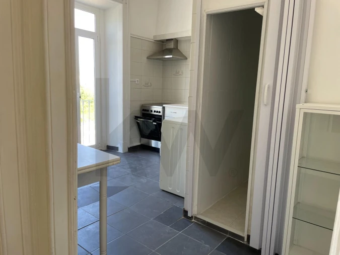 Apartamento T2 para Arrendamento em Campo de Ourique Foto 14