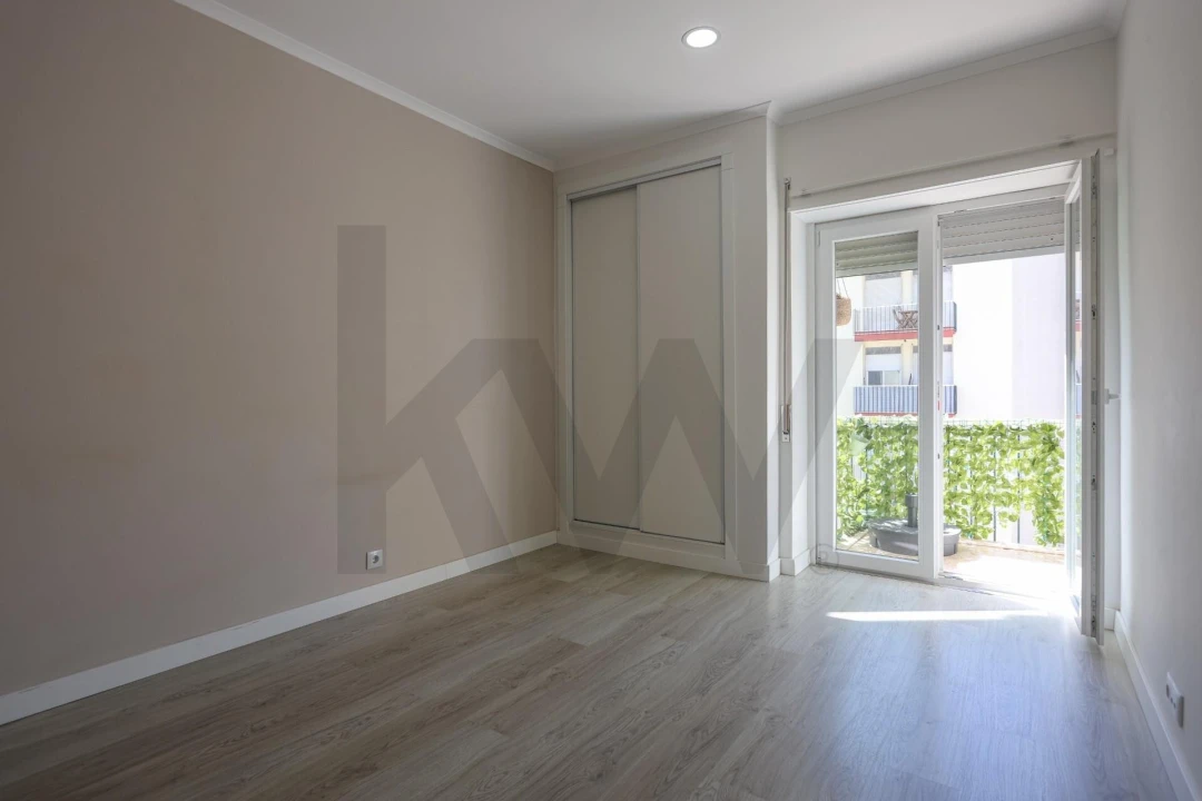 Apartamento T2 para Arrendamento em Santo António dos Cavaleiros e Frielas Foto 9