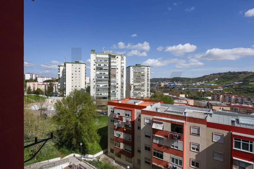 Apartamento T2 para Arrendamento em Santo António dos Cavaleiros e Frielas Foto 25