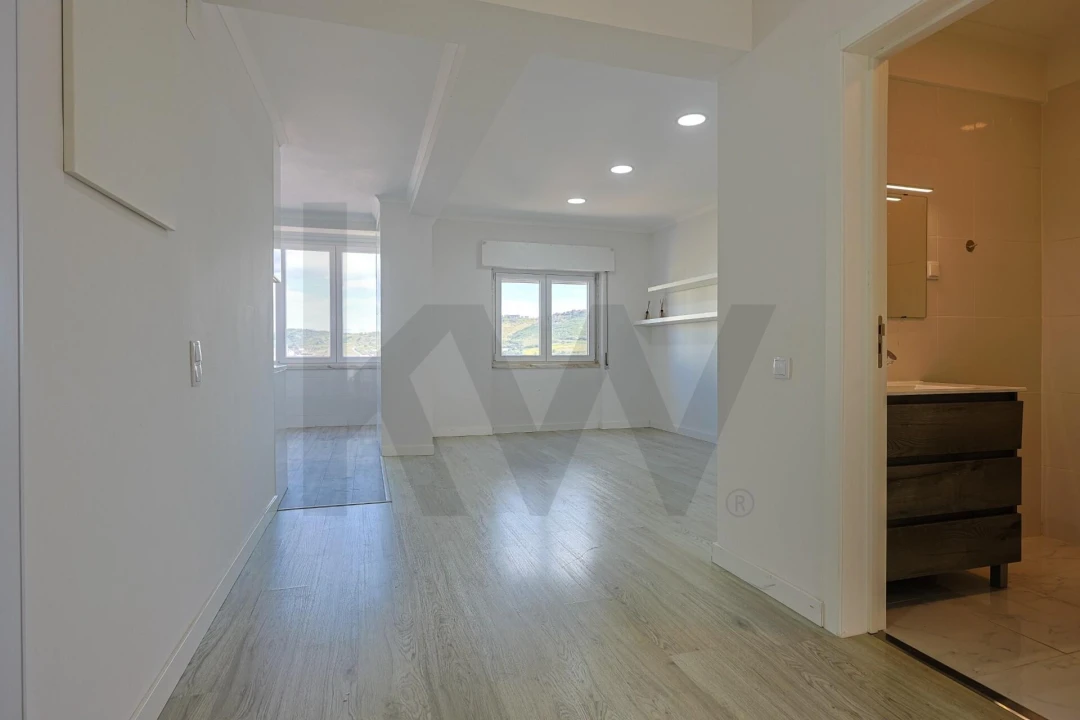 Apartamento T2 para Arrendamento em Santo António dos Cavaleiros e Frielas Foto 16