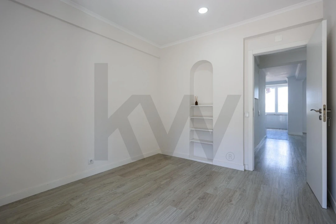 Apartamento T2 para Arrendamento em Santo António dos Cavaleiros e Frielas Foto 15