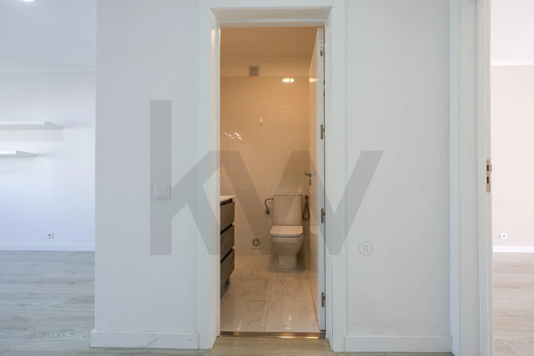 Apartamento T2 para Arrendamento em Santo António dos Cavaleiros e Frielas Foto 17