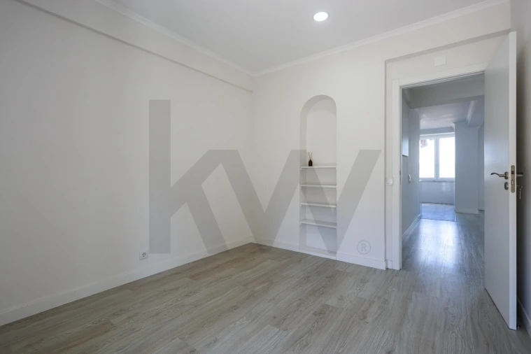 Apartamento T2 para Arrendamento em Santo António dos Cavaleiros e Frielas Foto 15