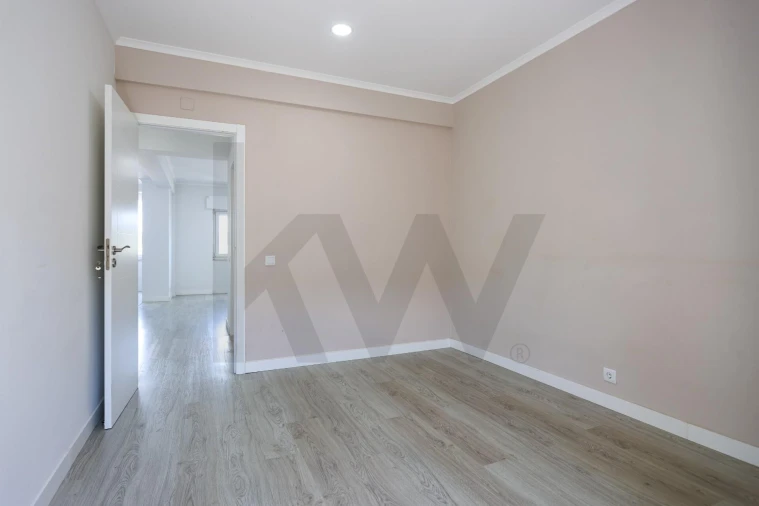 Apartamento T2 para Arrendamento em Santo António dos Cavaleiros e Frielas Foto 11