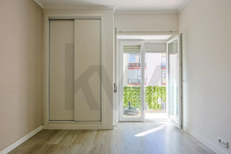 Apartamento T2 para Arrendamento em Santo António dos Cavaleiros e Frielas Foto 10